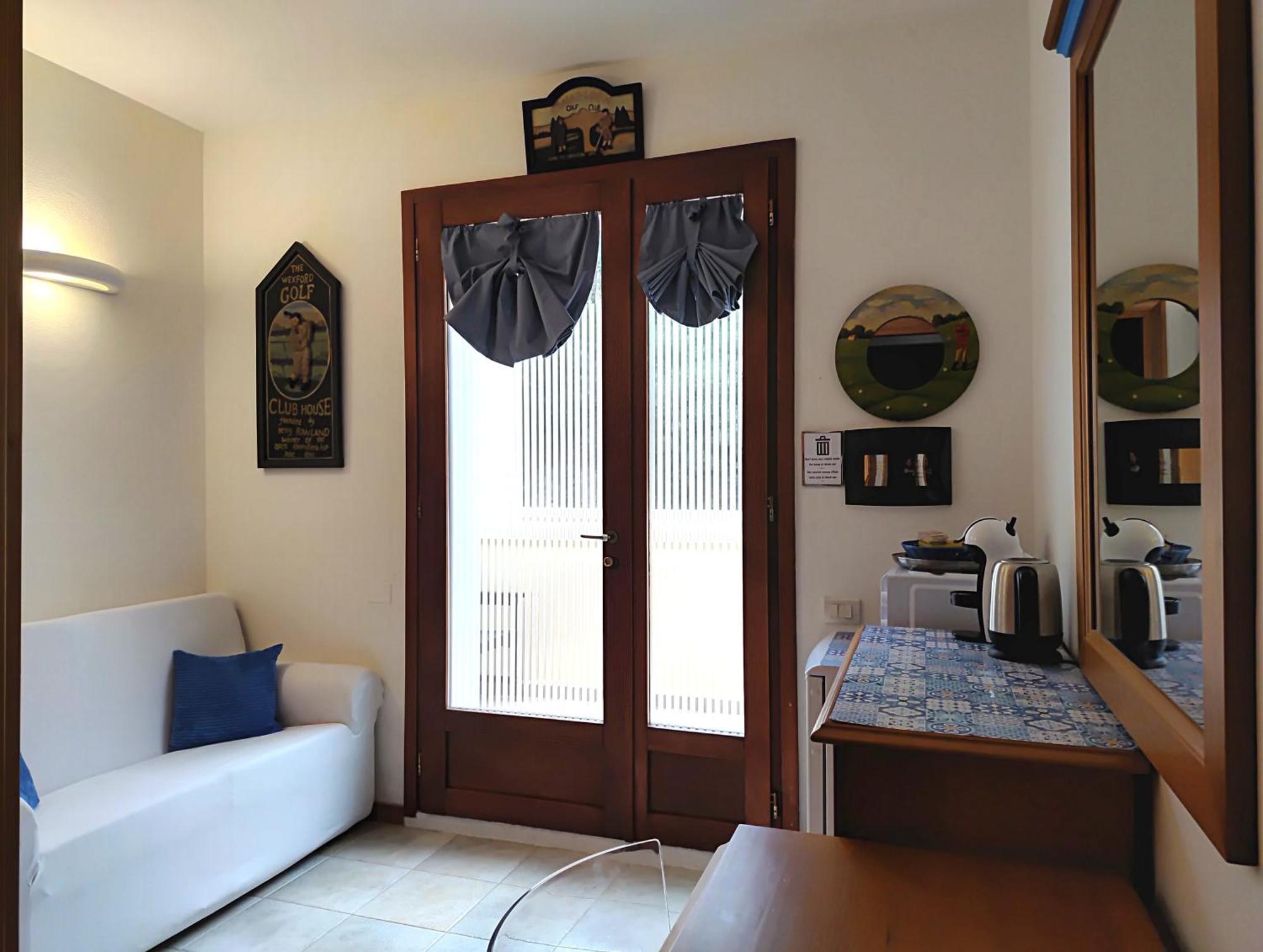 Golf & Sea Residence Is Molas พูลา ภายนอก รูปภาพ